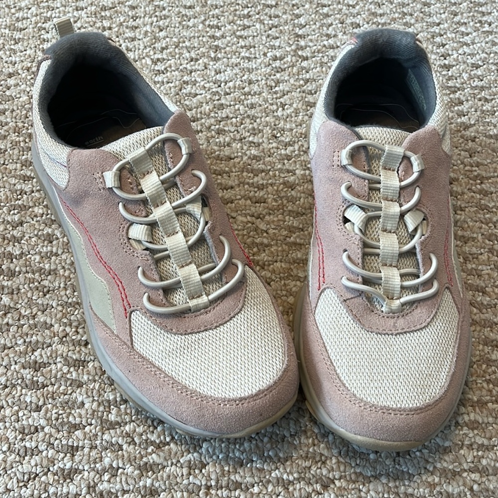 Earth Origins women’s size 8 pink and tan sneakers- new without box